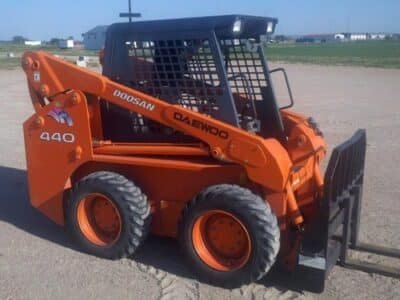 Daewoo Doosan 440 Skid Steer Operator Manual