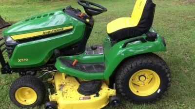 John Deere X570, X580, X584 Technical Manual